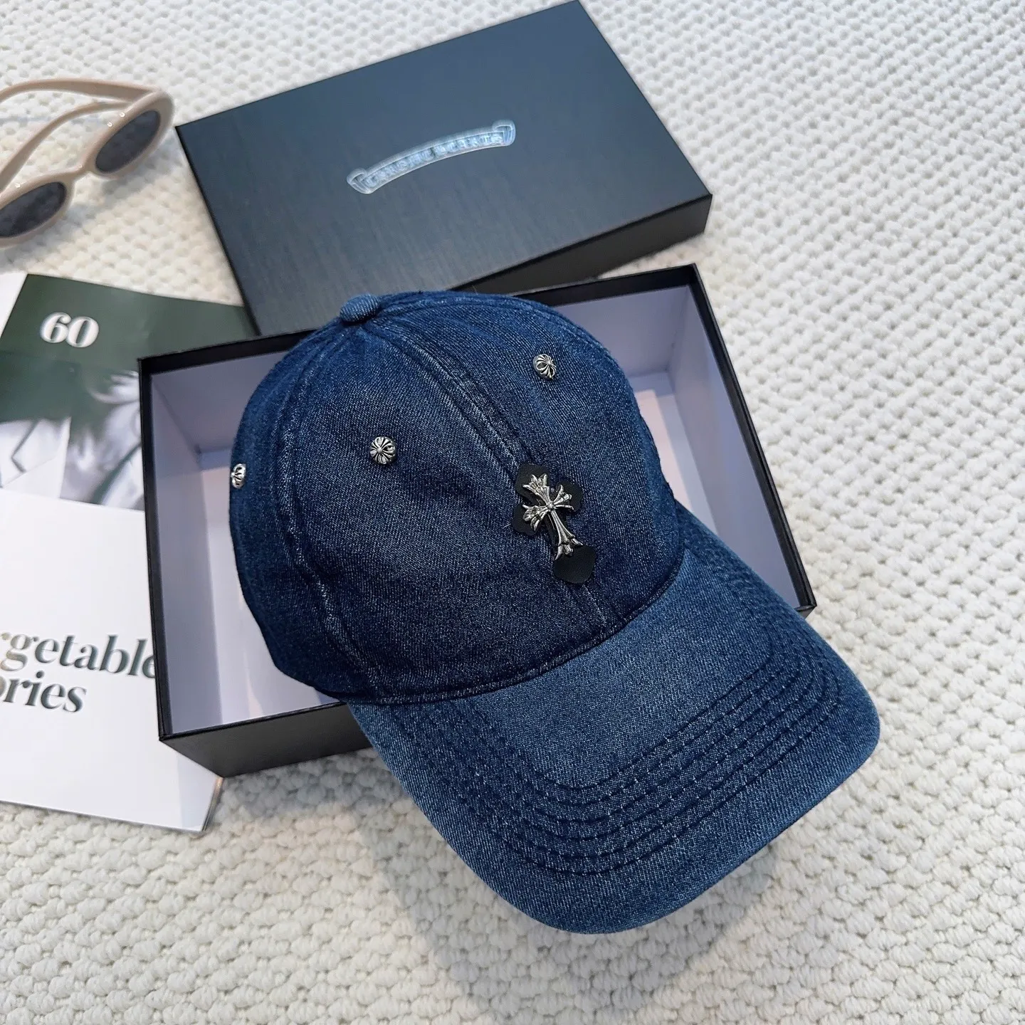 P60 Crow Heart 🆕🆕25 new washed denim baseball cap, personalized fashion classic cross logo, casual with a cool feeling, unisex style, same style for men and women! Very easy to match! Head circumference: 56-58cm is available